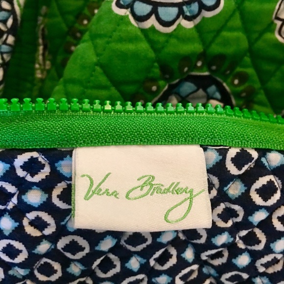 Vera Bradley - LARGE Duffel - Picture 2 of 2